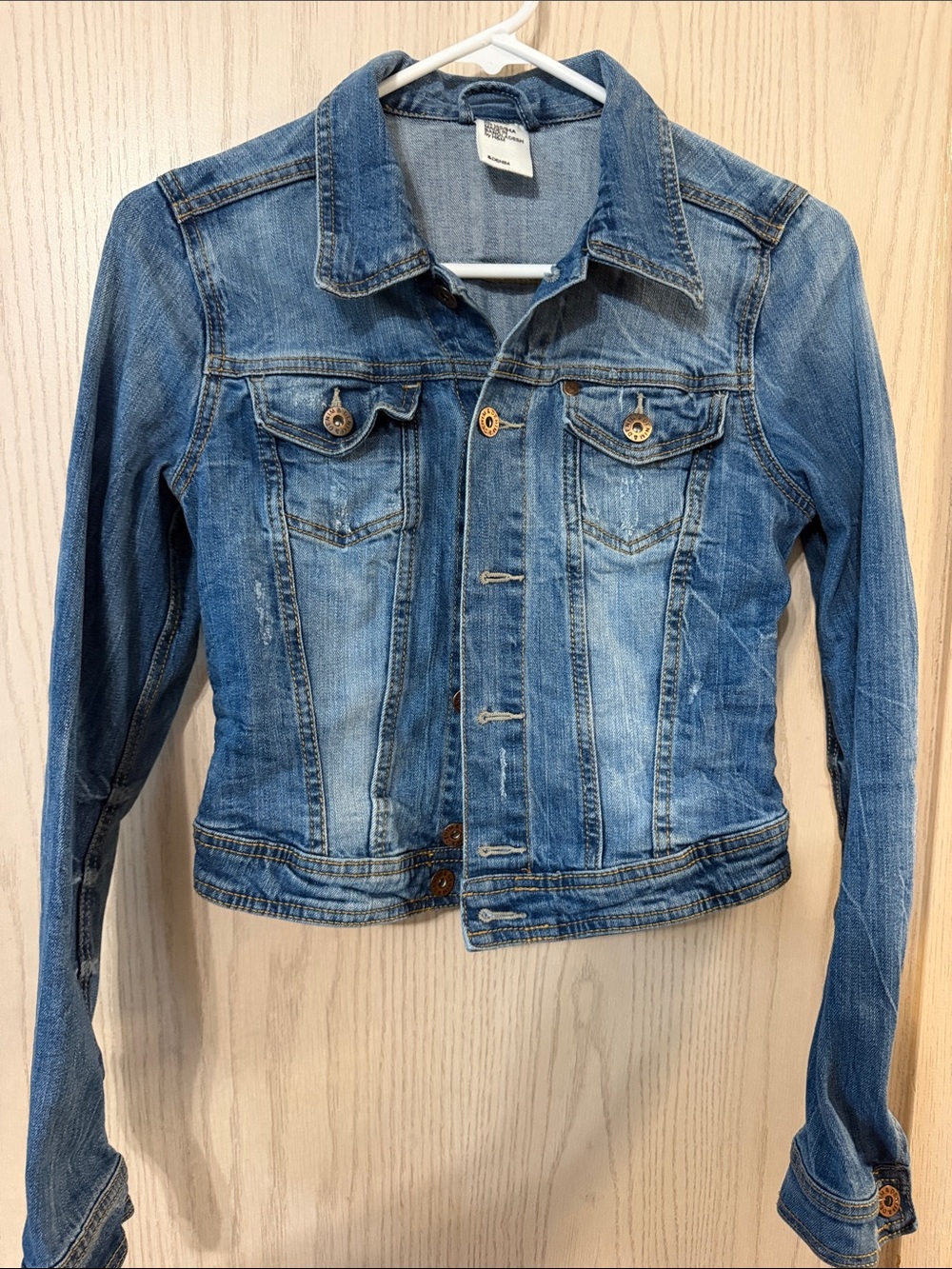 Women’s Cropped Distressed Denim Jacket – Medium Wash